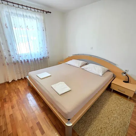 Slavica Nv - For 8 Persons *