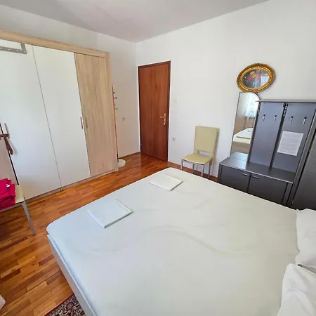 Slavica Nv - For 8 Persons *