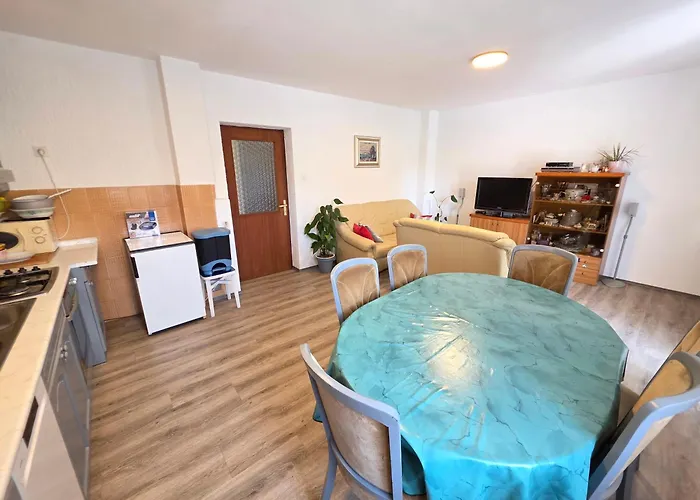 Slavica Nv - For 8 Persons