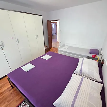 Slavica Nv - For 8 Persons